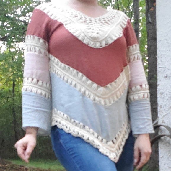 Crochet trim & fringe colorblock top - Picture 5 of 5